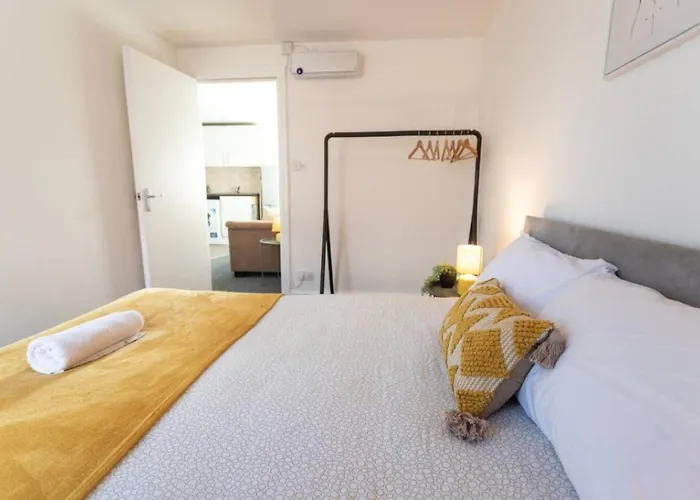 Flat 3 Sunnyside Contractor Long By Shortstayuk * Bristol