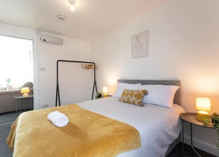 Flat 3 Sunnyside Contractor Long By Shortstayuk Bristol